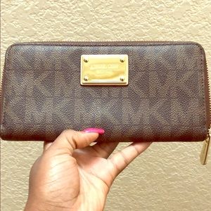 Michael kors wallet
